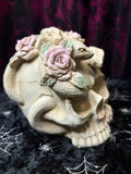 WHITE ROSE SKULL WITH SERPENTS 15CM