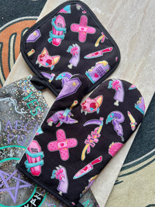 Drop Dead Gorgeous - Kawaii Or Die Oven Mitt Set