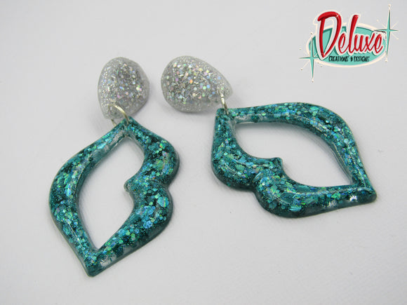 Give us a Kiss Sweetheart dangle Earrings